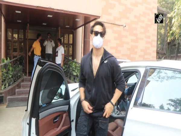 Tiger Shroff keeps it casual in all black as he is papped outside dubbing studio