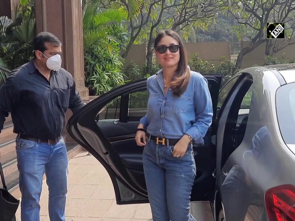 Kareena Kapoor spotted in denim on denim look in Mumbai