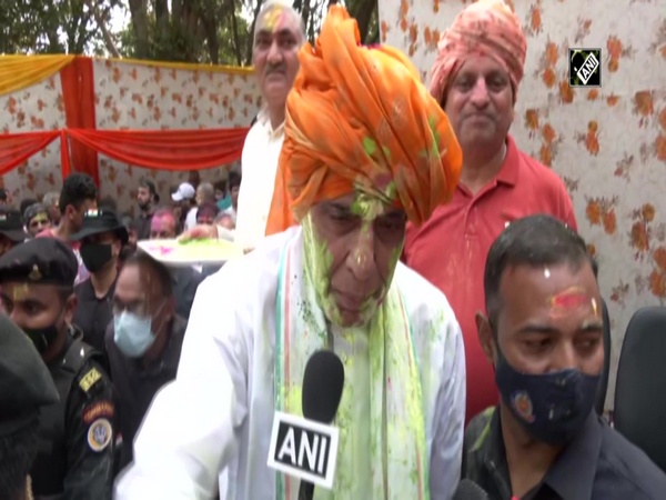 Rajnath Singh celebrates Holi at his residence in Delhi