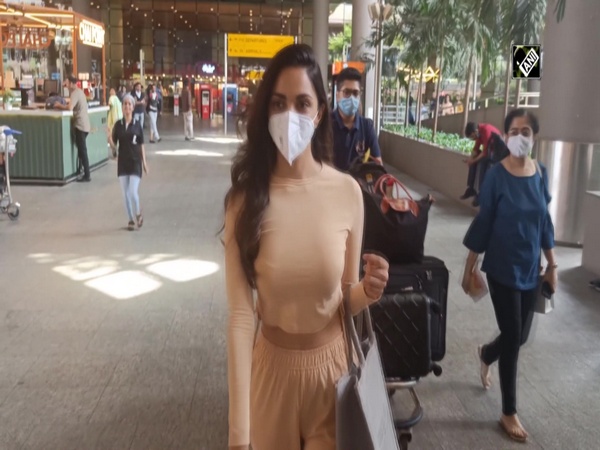 Kiara Advani slays airport fashion with trendy stylish attire