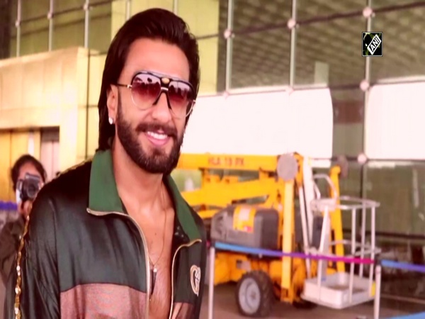 See video! Ranveer Singh makes stylish entry at Mumbai airport