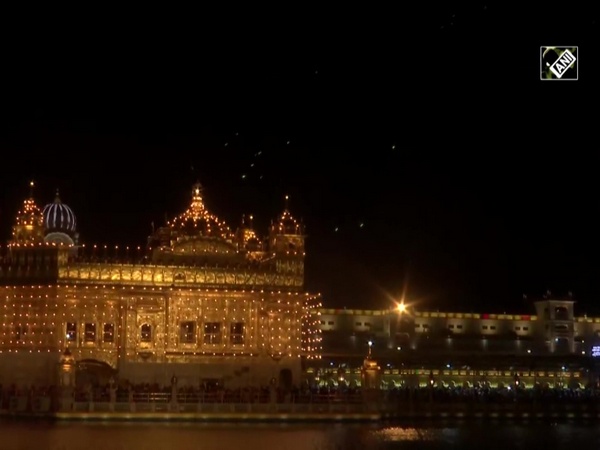Golden Temple lights up with splendid display of fireworks on Baisakhi