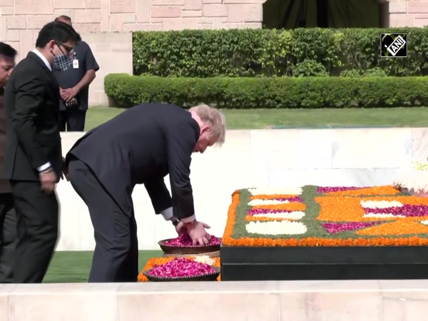UK PM Boris Johnson pays tribute to Mahatama Gandhi at Raj Ghat