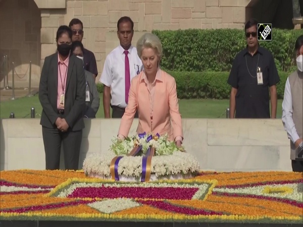EU Commission President pays floral tribute to Mahatma Gandhi at Rajghat