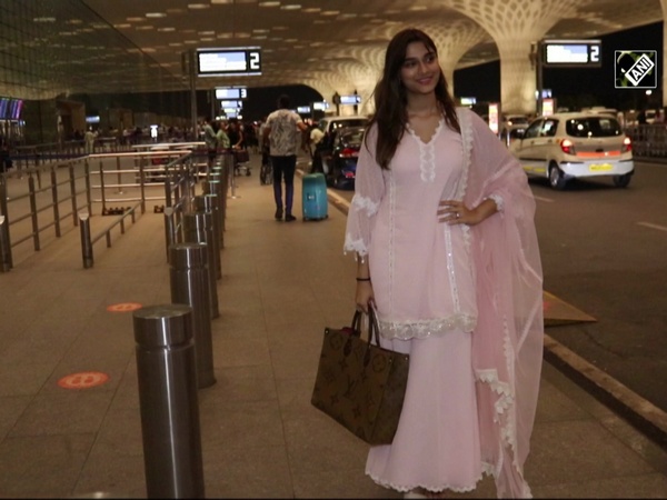Saiee Manjrekar flaunts her traditional look at Mumbai airport