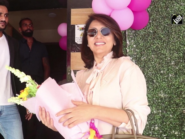 Evergreen beauty Neetu Kapoor spotted in Tinsel town
