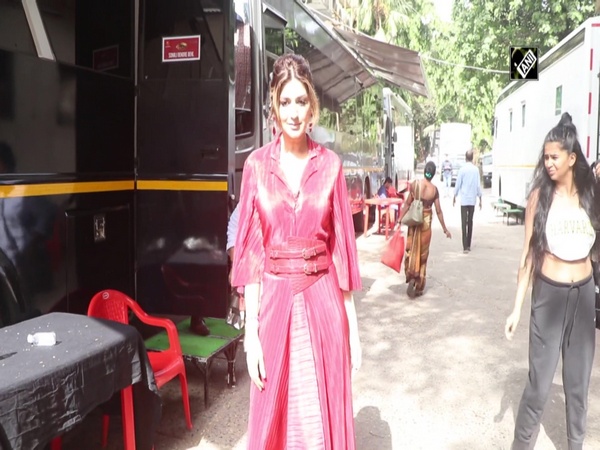 Sonali Bendre flaunts her red attire in Mumbai