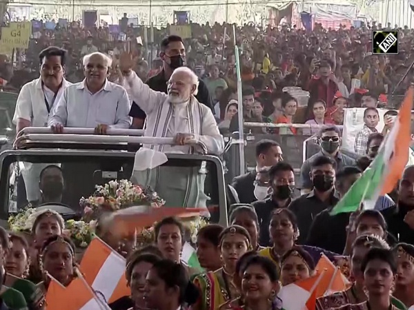 Gujarat: PM Modi receives rousing welcome in Vadodara