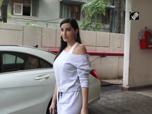 Nora Fatehi generously poses for paps outside her dance class in Mumbai
