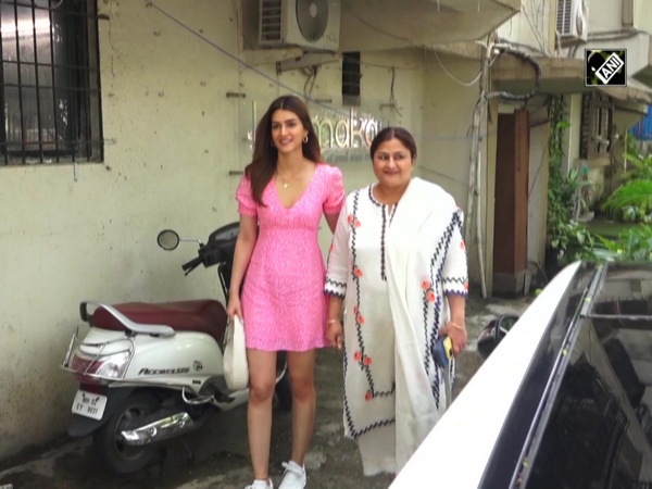 Kriti Sanon dazzles in pink dress in Mumbai