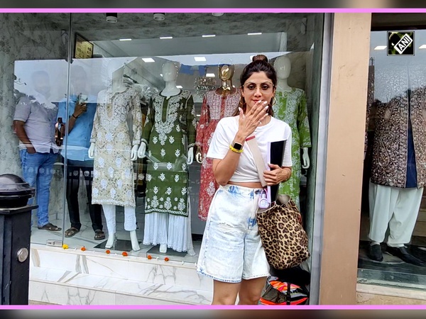 Out on a salon day, Shilpa Shetty teasingly warns paps not to ruin her nail-paint
