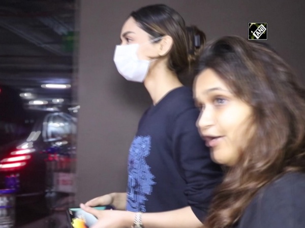 Manushi Chhillar steals hearts with her casual airport look in Mumbai