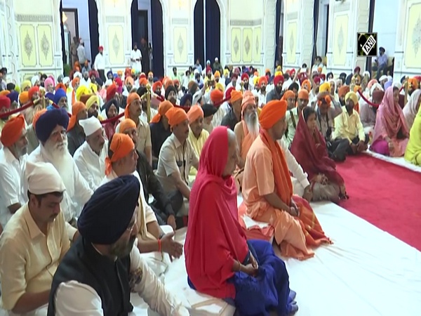CM Yogi attends Prakash Utsav programme of Guru Tegh Bahadur in Lucknow