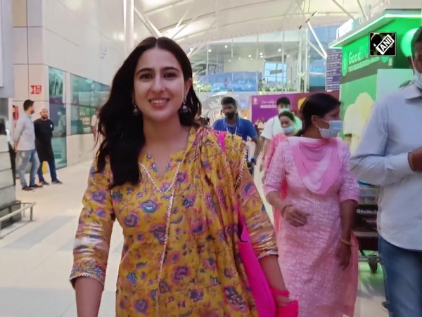 Sara Ali Khan papped in ethnic wear at Mumbai airport