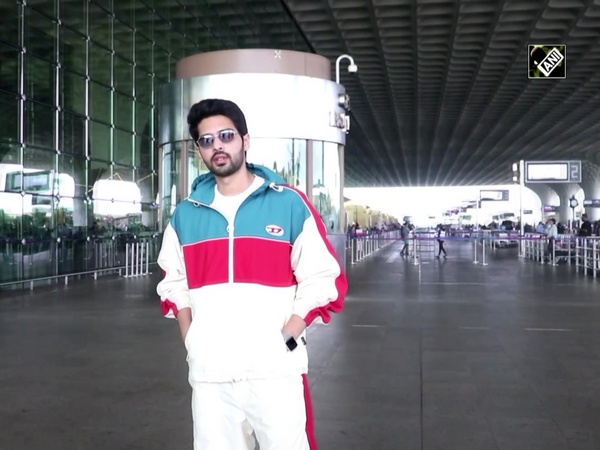 Singer Armaan Malik spotted at Mumbai airport