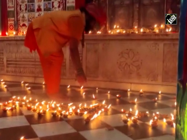 UP: Hanuman Garhi Temple lightens up with more than 1,000 diyas in Ayodhya
