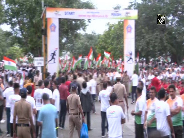 75th Independence Day: Devendra Fadnavis flags off 10 km marathon in Mumbai