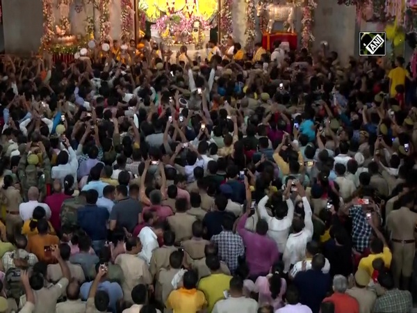Janmashtami 2022: Devotees rejoice as midnight festivities begin in Mathura
