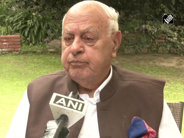 Ghulam Nabi Azad must not be getting respect: Farooq Abdullah