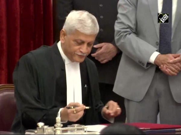 Justice Uday Umesh Lalit takes oath as 49th Chief Justice of India