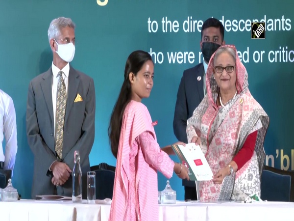 Sheikh Hasina confers ‘Bangabandhu Sheikh Mujibur Rahman Student Scholarship’ in Delhi