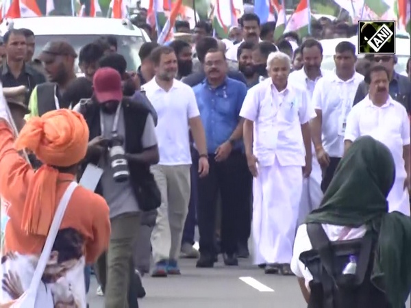 Rahul Gandhi resumes ‘Bharat Jodo Yatra’ on Day 17 from Thrissur