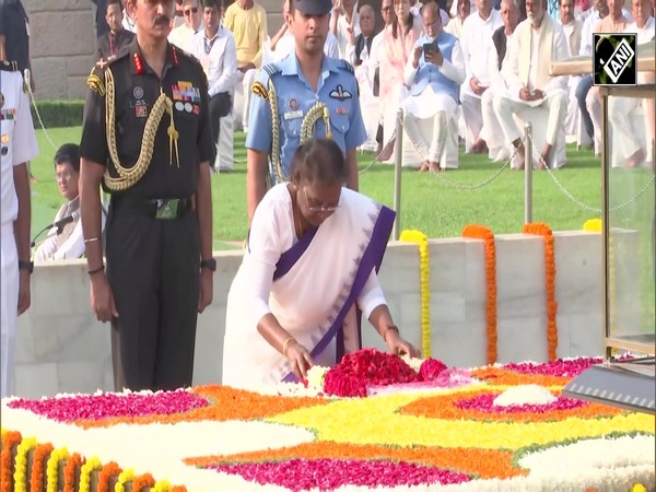 President Droupadi Murmu pays tribute to Mahatma Gandhi at Rajghat on his birth anniversary