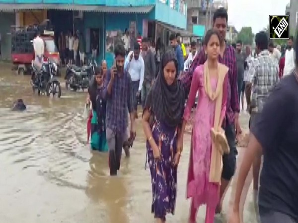 Karnataka: Budanur lake overflows, inundates Bengaluru-Mysuru road