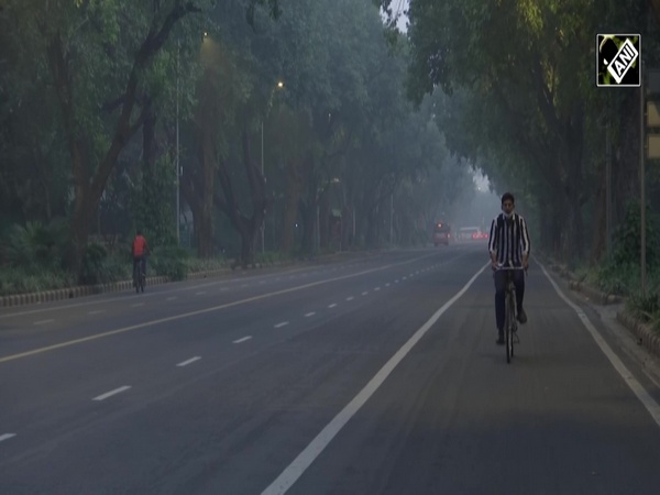 Air quality further deteriorates in Delhi, AQI stands at 262