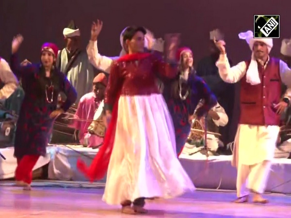 J-K: Cultural festival enthralls jam pack audience in Srinagar