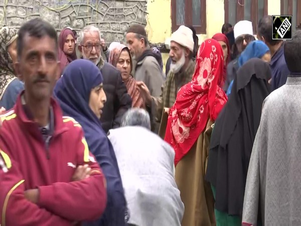 Kashmiris pray for peace on annual Urs of Hazrat Sheikh Abdul Qadir Jeelani