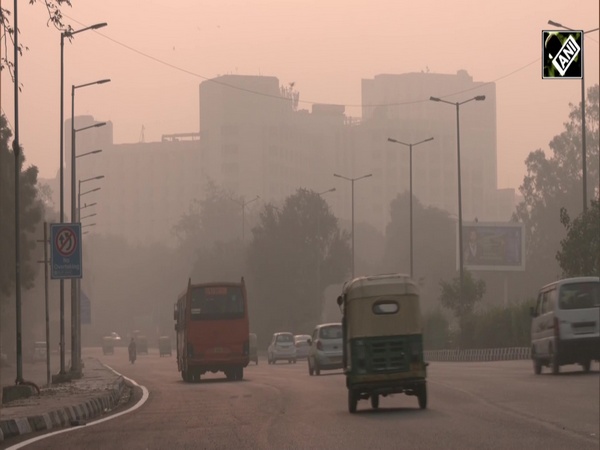 Layer of smog lingers in Delhi sky, AQI continues to remain in ‘very poor’ category