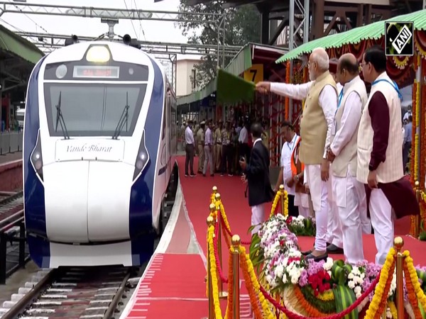 PM Modi flags off Vande Bharat Express and Bharat Gaurav Kashi Darshan Train from KCR station