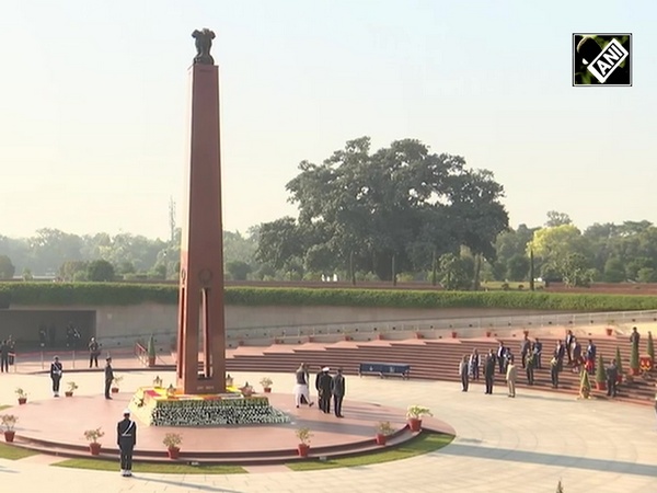 ‘Vijay Diwas’ 2022: Rajnath Singh pays tributes at National War Memorial