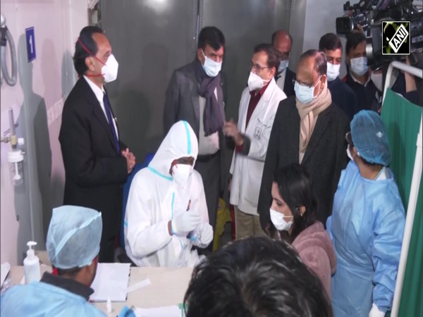 Health Minister Mansukh Mandaviya reviews COVID mock drill at Safdarjung Hospital