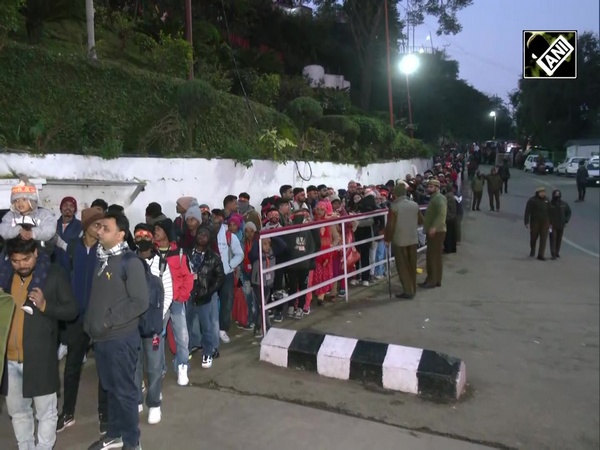 Devotees throng Vaishno Devi Temple; shrine witnesses long queue on last day of year in Katra