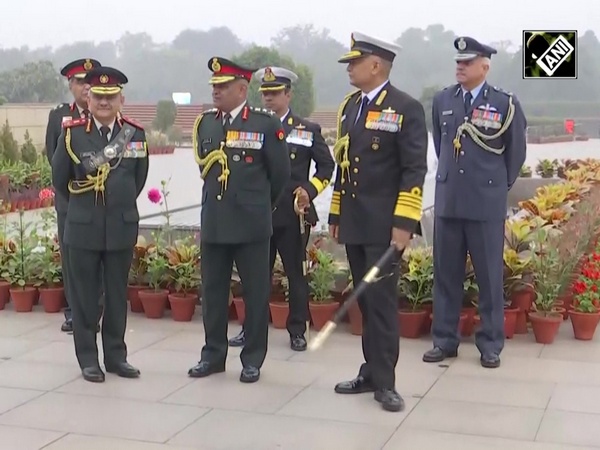 CDS, Tri-Services Chiefs pay tribute at National War Memorial on 7th Armed Forces Veterans Day