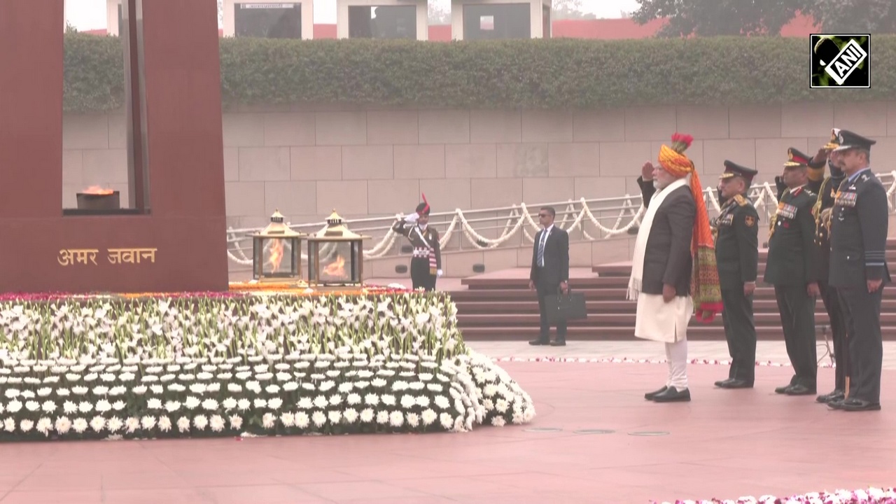 Republic Day 2023: PM Modi lays wreath at National War Memorial