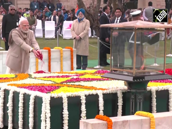 President Murmu, PM Modi pay tribute to Mahatma Gandhi on his death anniversary at Rajghat