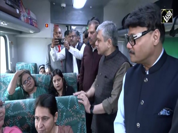 Railway Minister Ashwini Vaishnaw inspects New Delhi- Ajmer Shatabdi Express train