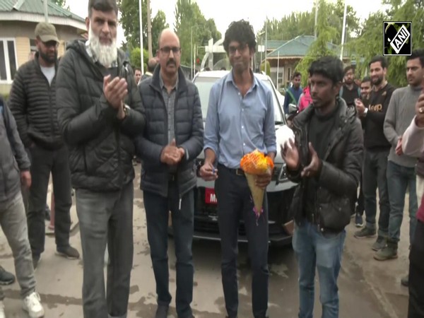 Sushil Reddy bags Guinness Book Record for longest journey on electric car, gets warm welcome in J-K