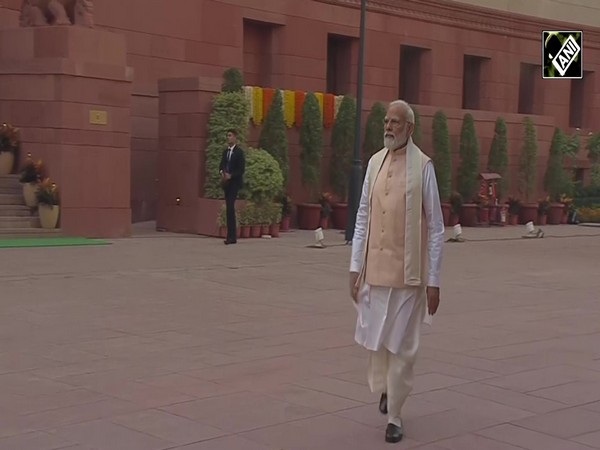 New Parliament inauguration: Convoy of PM Modi arrives at new Parliament building