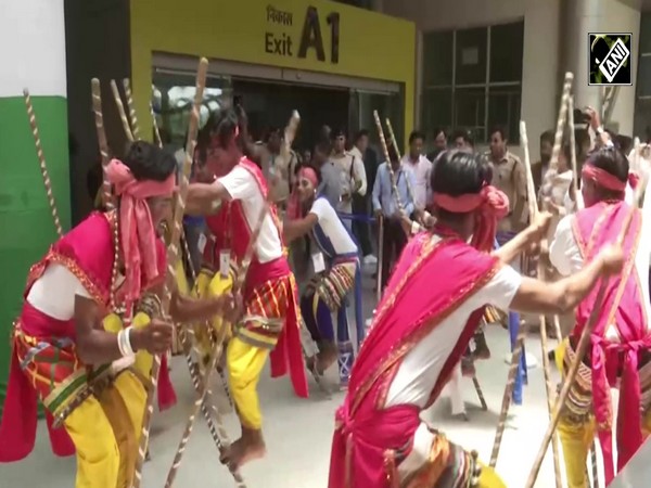 UP: G20 delegates enjoy Awadh’s traditional Faruhi dance