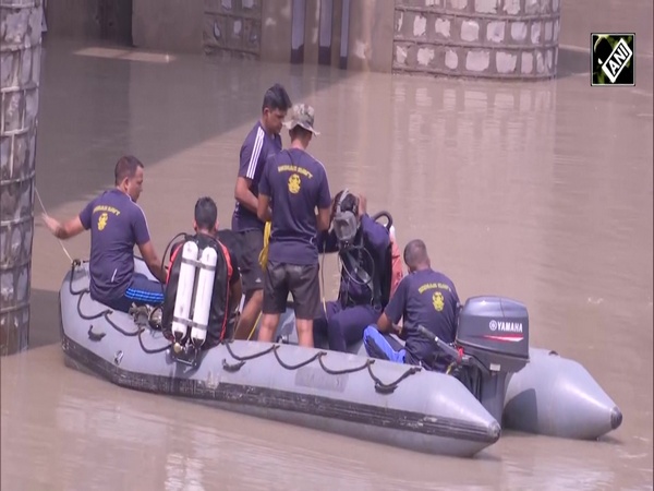 Delhi Flood: Indian Navy carries out rescue operation at ITO Yamuna Barrage