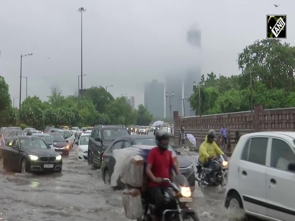 Rain lashes Delhi-NCR; leads to severe waterlogging in Noida, traffic snarls