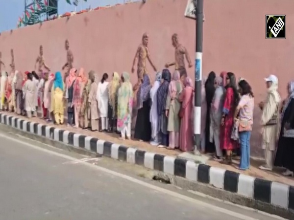 J&K: Long queue of people in Srinagar to participate in I-Day celebrations