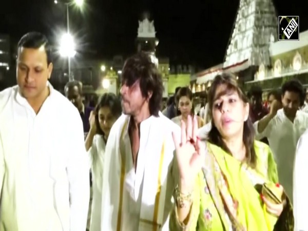Shah Rukh Khan, daughter Suhana Khan, Nayanthara visit Sri Venkateshwara Swamy Temple in Tirupati