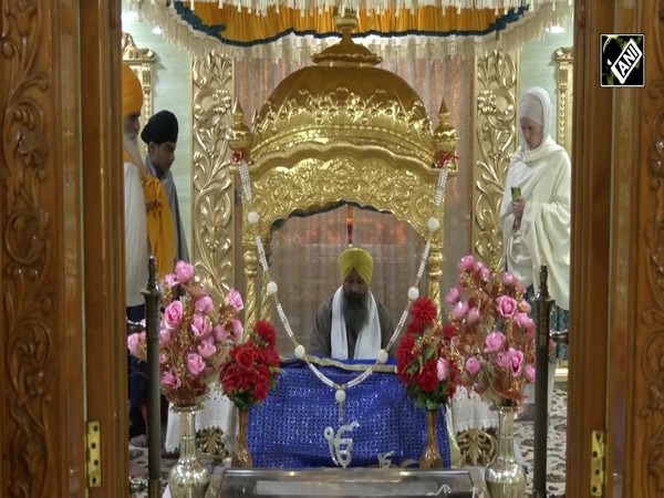 Guru Nanak Jayanti 2023 | Sea of devotees offer prayers at Golden Temple in Punjab’s Amritsar