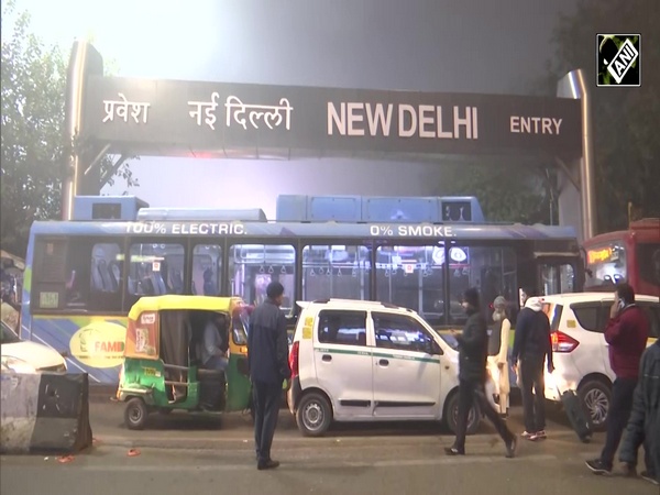 Thick layer of fog blankets Delhi; visibility badly affected, several flights delayed