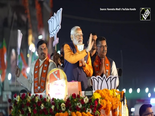 People go crazy in Jabalpur during PM Modi’s electrifying roadshow for Lok Sabha Elections 2024